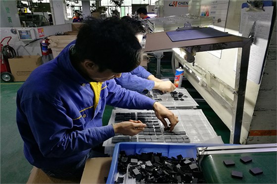 選擇藍(lán)牙耳機(jī)模具廠——開模前您需要了解這個(gè)！