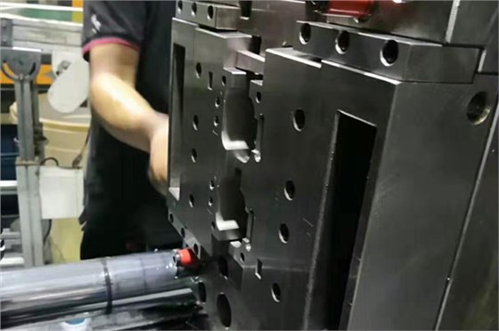 深圳藍(lán)牙耳機(jī)模具廠哪家行？博騰納13年專業(yè)對(duì)口您不了解一下？