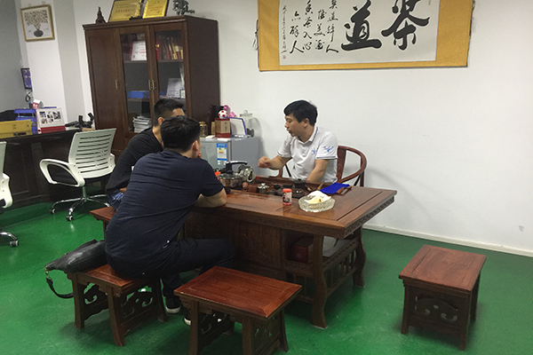 電子產(chǎn)品開(kāi)模，就找深圳精密塑膠模具廠！