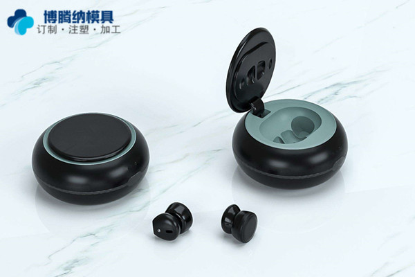 深圳塑膠模具博騰納出品——藍(lán)牙耳機(jī)外殼有分模線，你看不見
