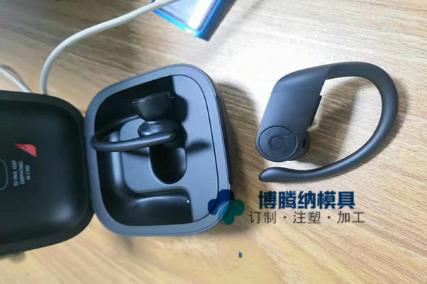 深圳藍牙耳機模具廠哪家行？來博騰納給你看看什么叫專業(yè)