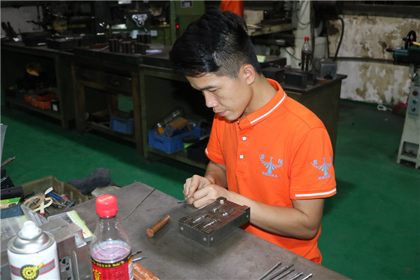 博騰納注塑模具廠——13年定制經(jīng)驗，更對味您的需求